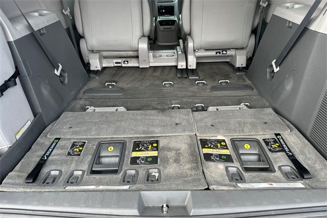 2018 Toyota Sienna XLE photo 16