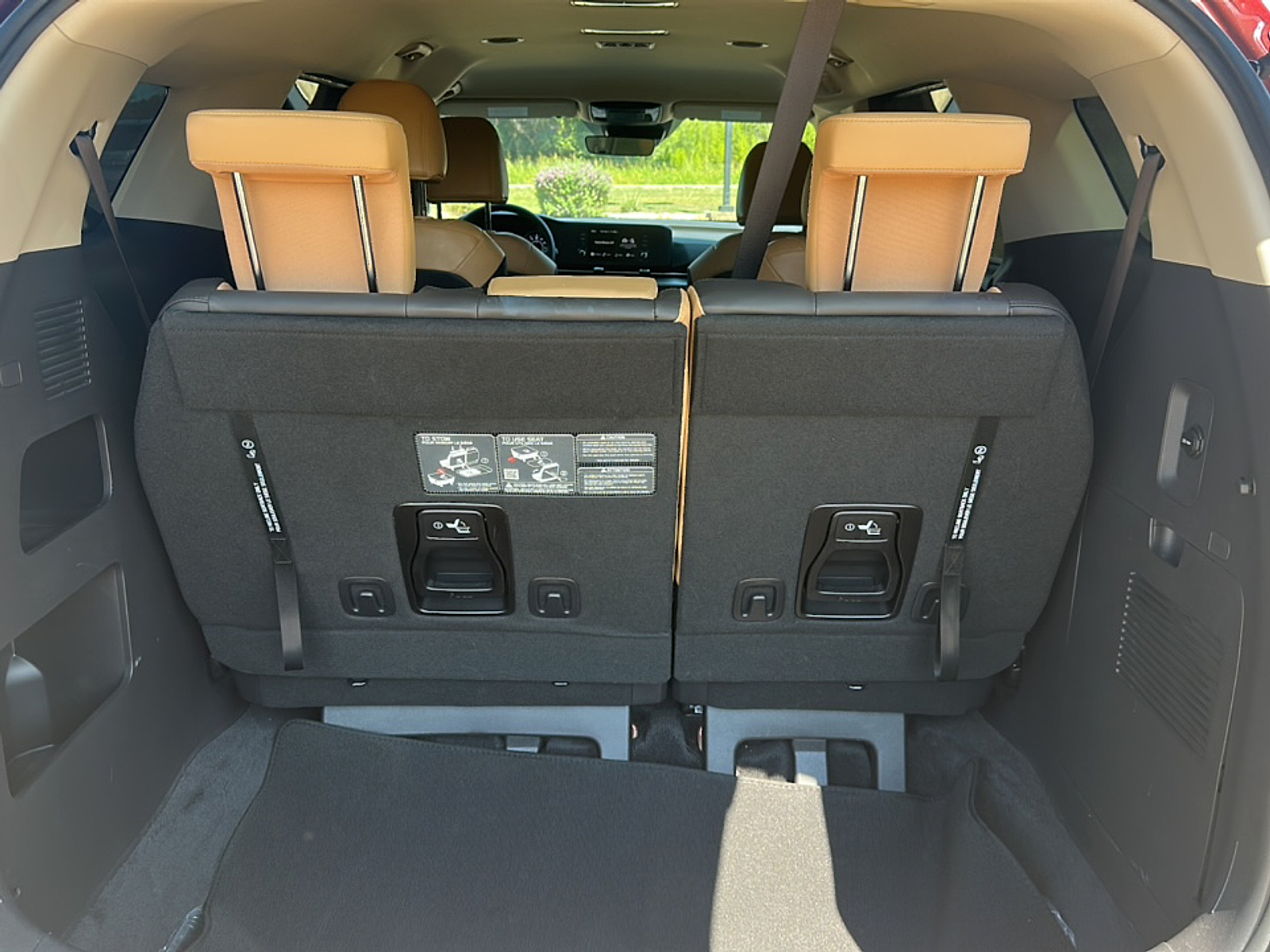 2024 Kia Carnival LX photo 8