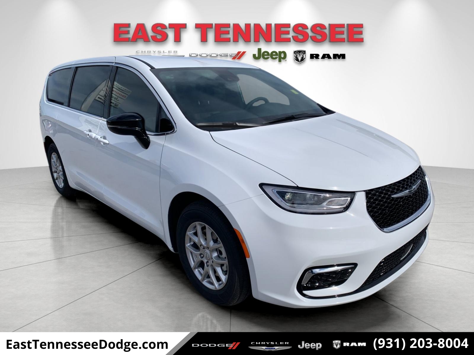 2026 Chrysler Pacifica Select's photo