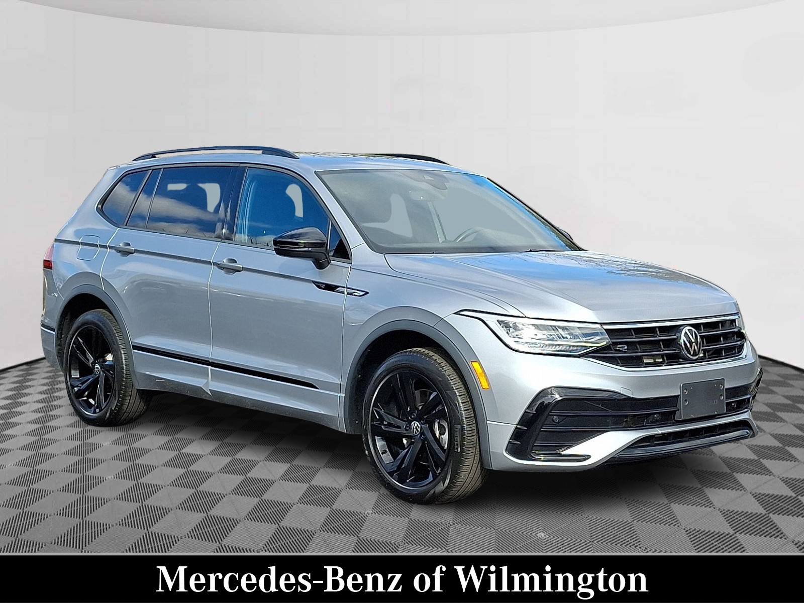 2023 Volkswagen Tiguan SE R-LINE BLACK