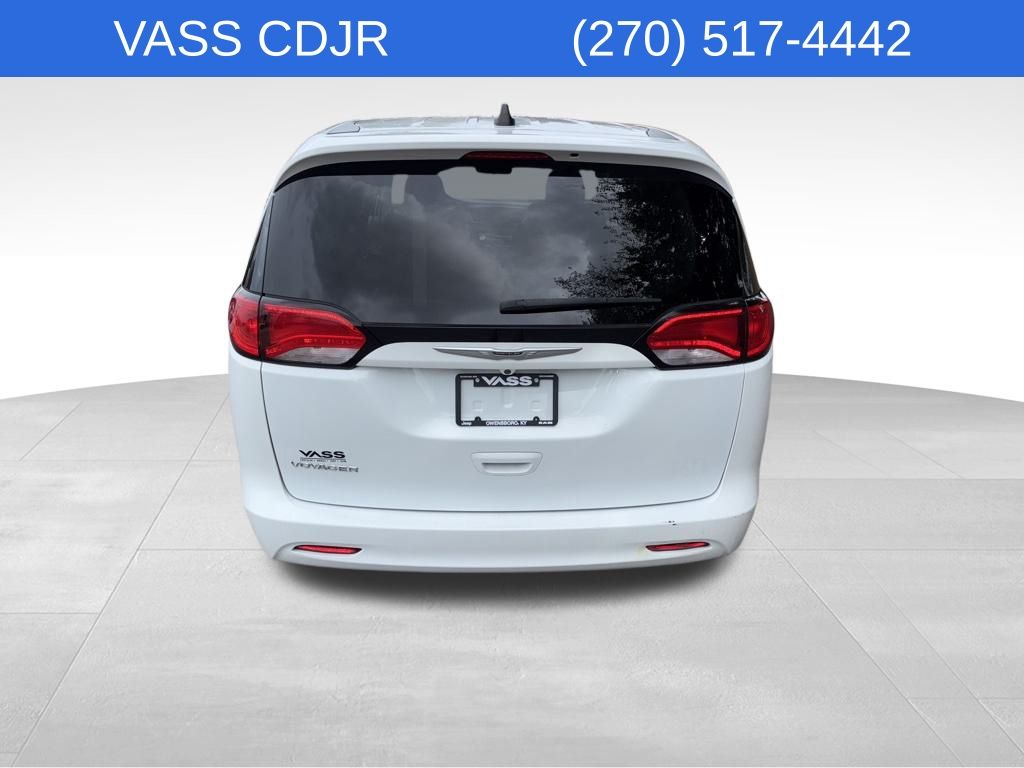 2022 Chrysler Voyager LX photo 6