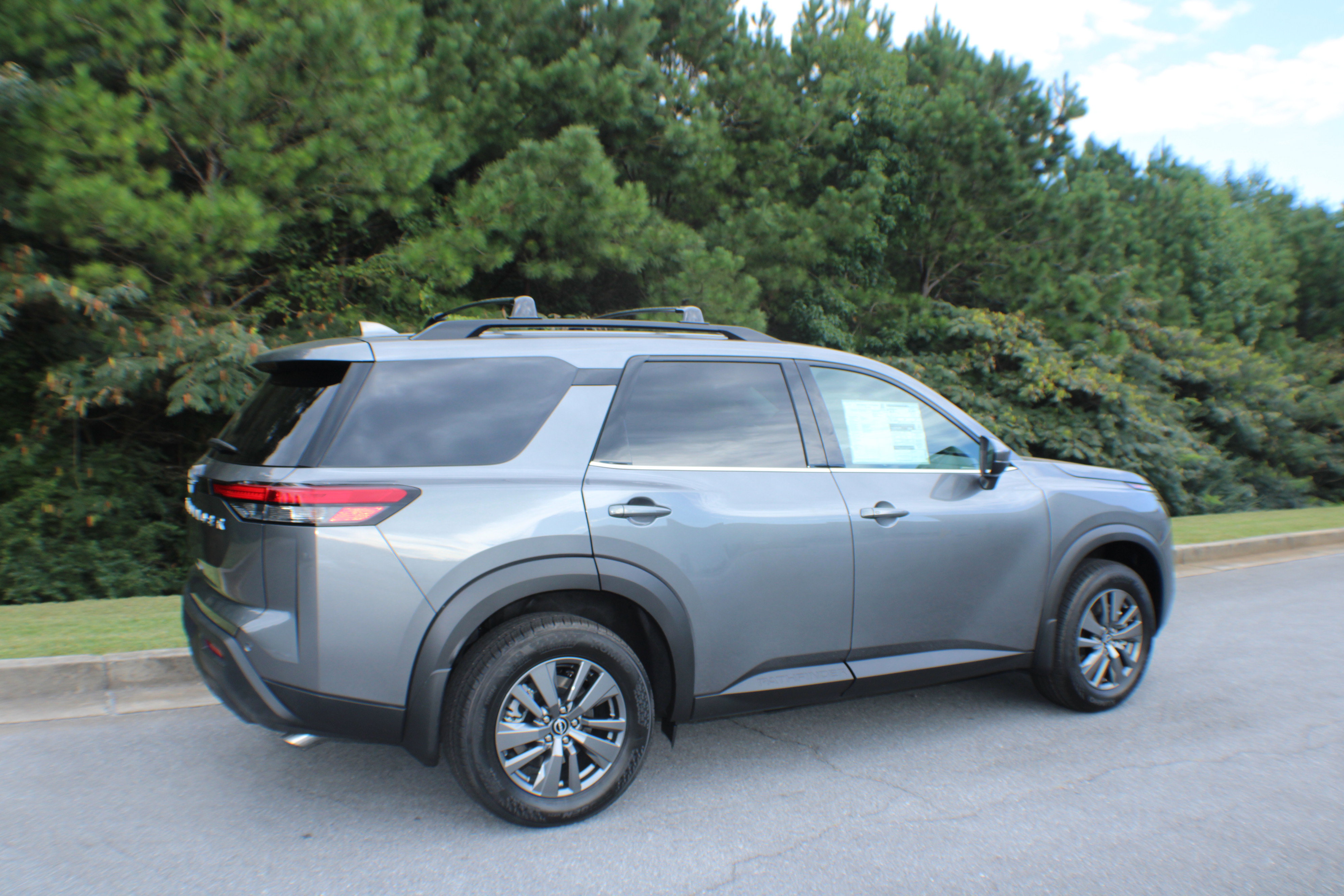 2025 Nissan Pathfinder SV photo 2
