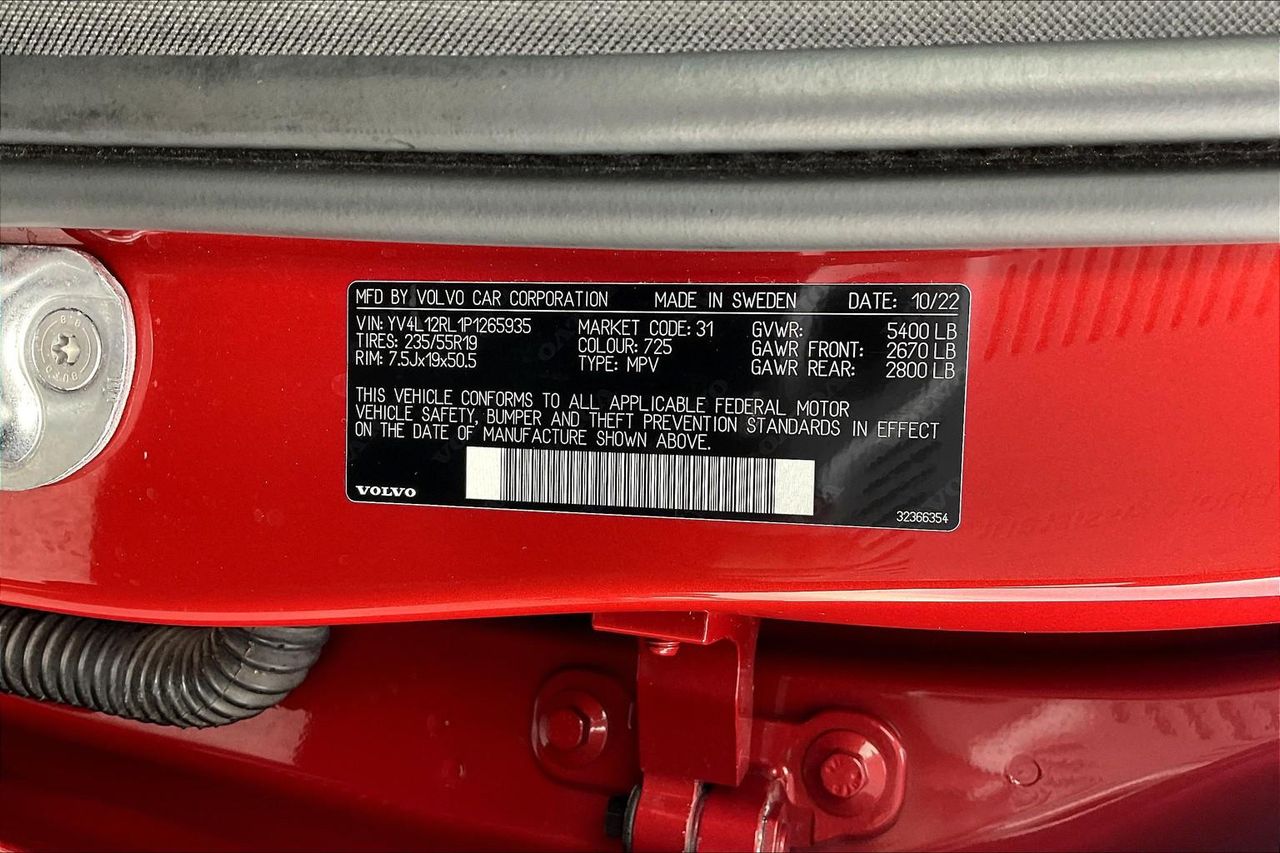 2023 Volvo XC60 B5 Plus photo 17