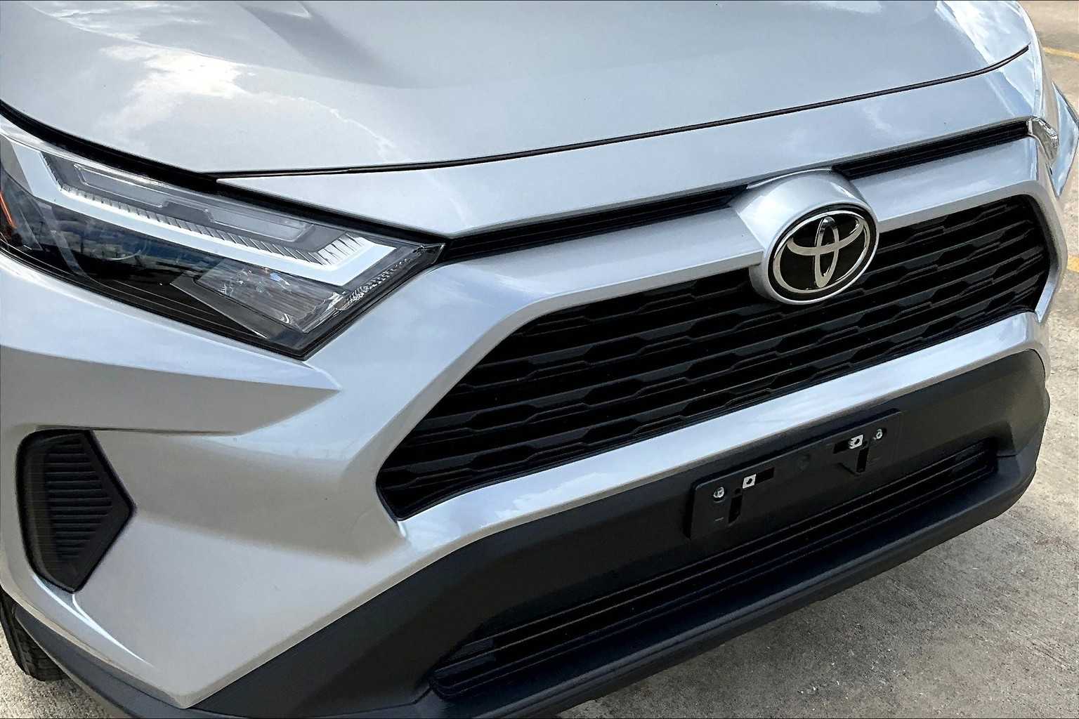 2024 Toyota RAV4 LE photo 28