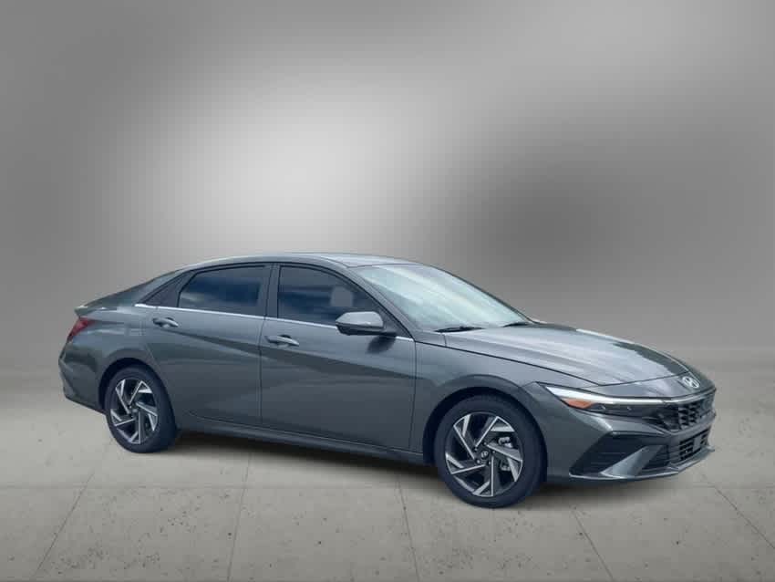 2024 Hyundai Elantra Limited photo 3