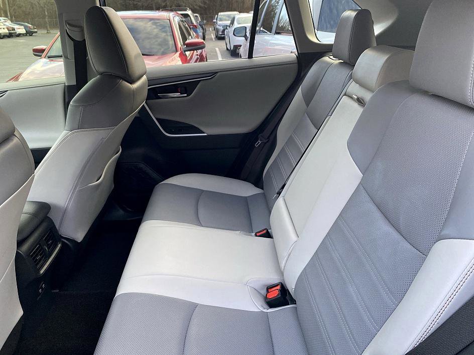 2020 Toyota RAV4 Limited's photo