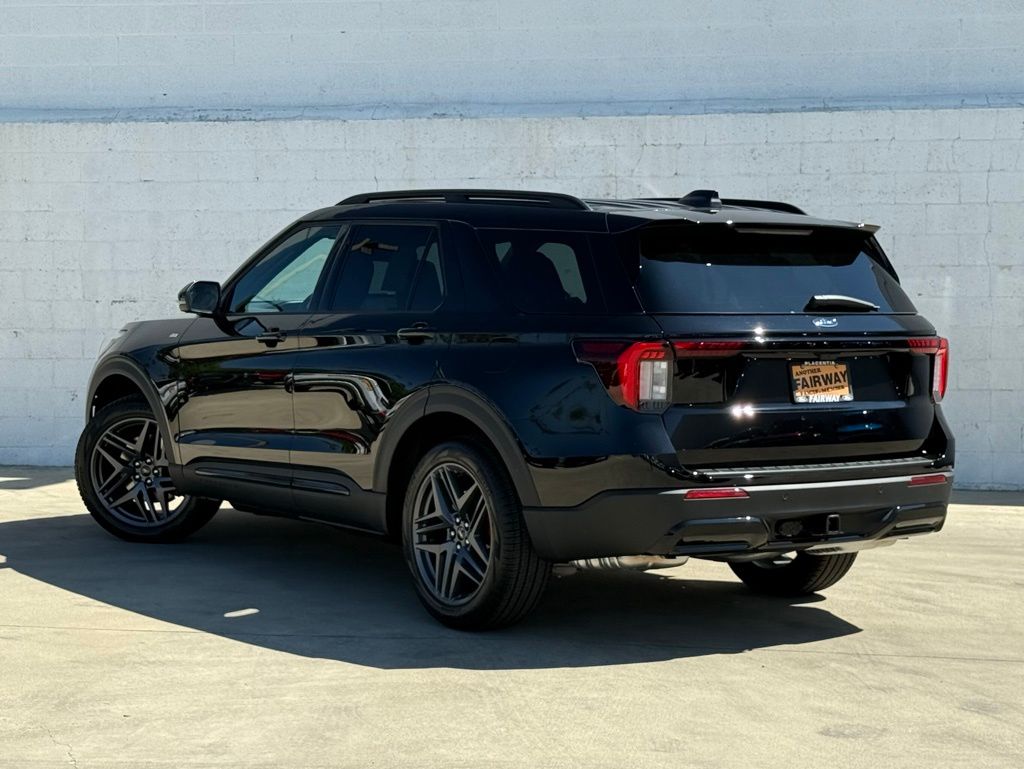 2025 Ford Explorer ST-Line photo 4