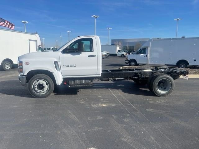 2024 Chevrolet Silverado 5500HD Work Truck photo 3