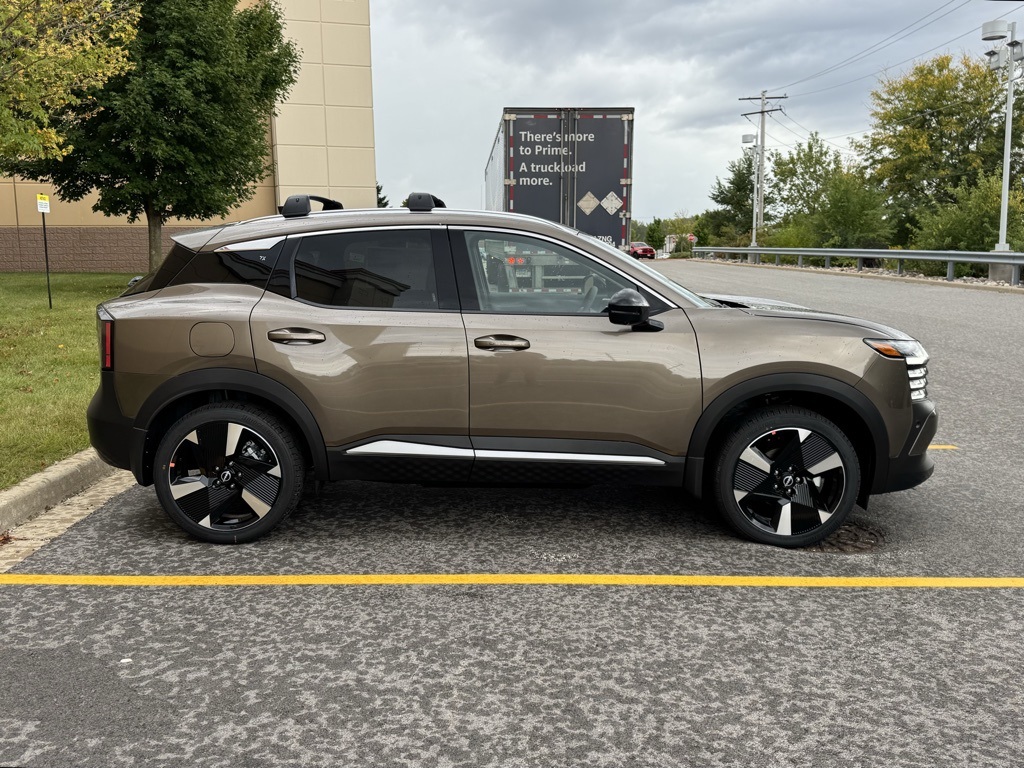 2026 Nissan Kicks SR photo 3