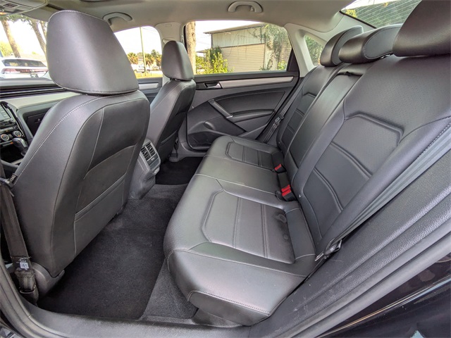 2021 Volkswagen Passat 2.0T SE photo 13