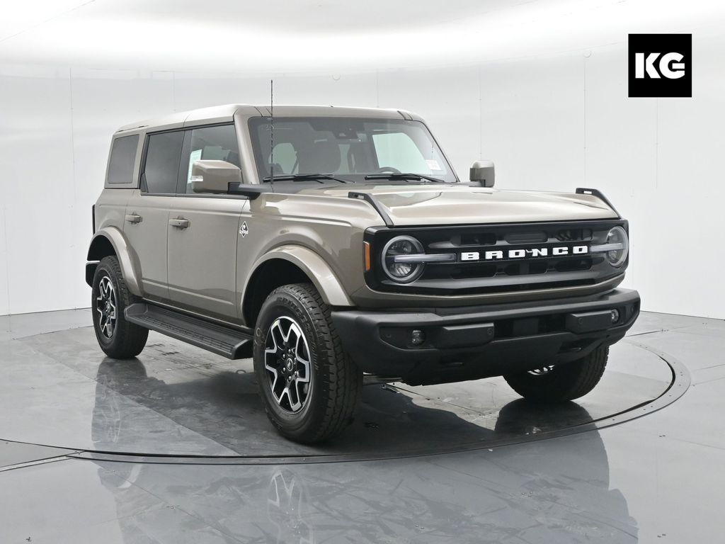 2025 Ford Bronco 4-Door Outer Banks's photo
