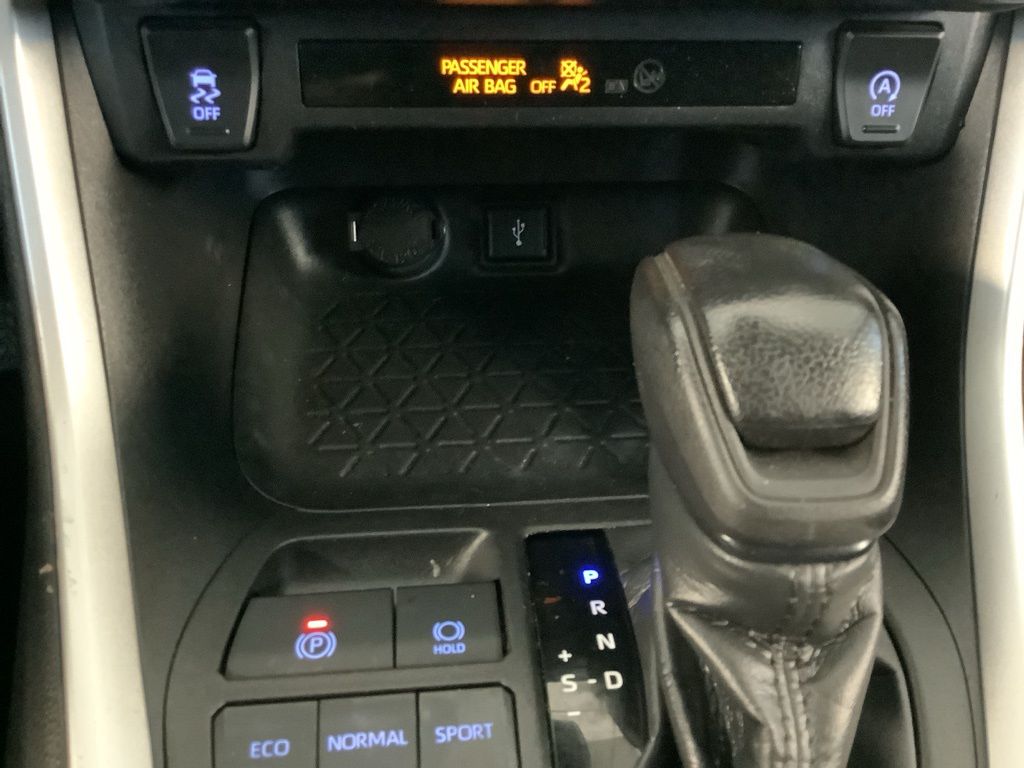 2020 Toyota RAV4 XLE photo 20