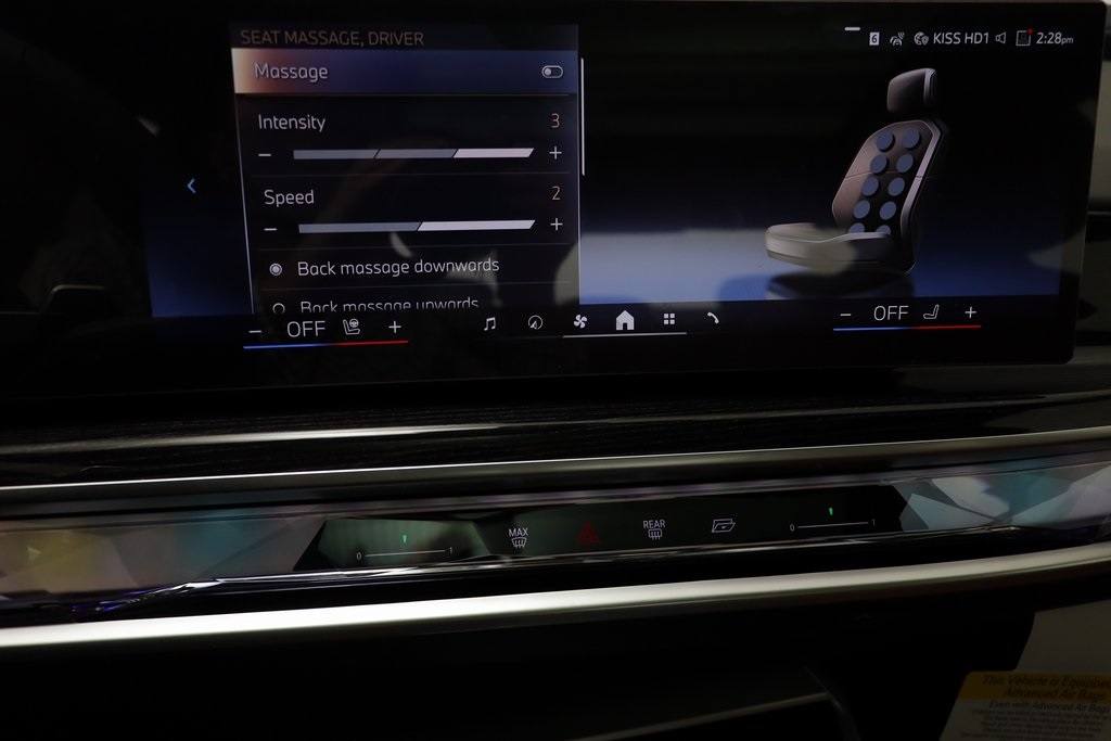 2026 Bmw 750e photo 12