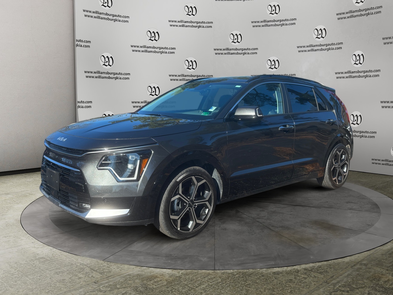 2023 Kia Niro SX Touring's photo