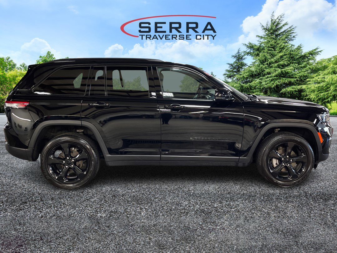 2023 Jeep Grand Cherokee Altitude photo 3