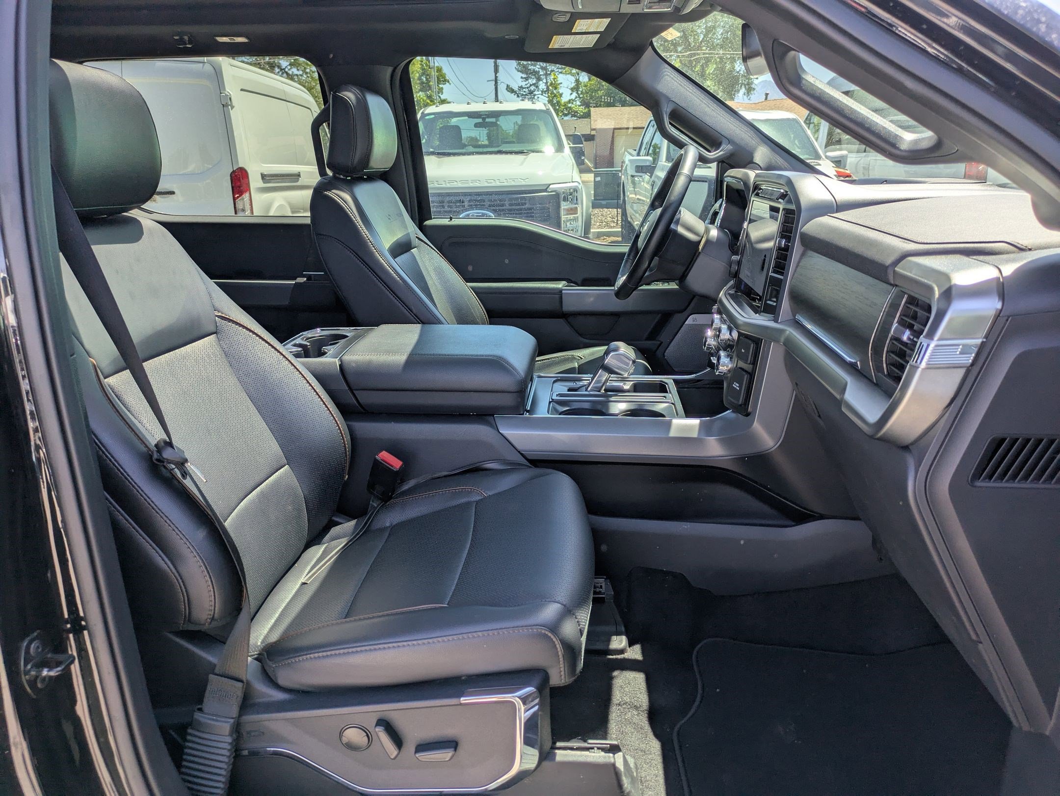 2024 Ford F-150 Lariat photo 31