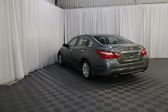 2017 Nissan Altima 2.5 S photo 2