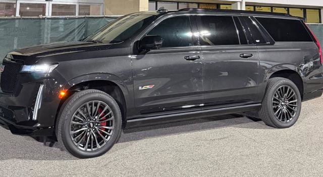 2024 Cadillac Escalade V-Series's photo