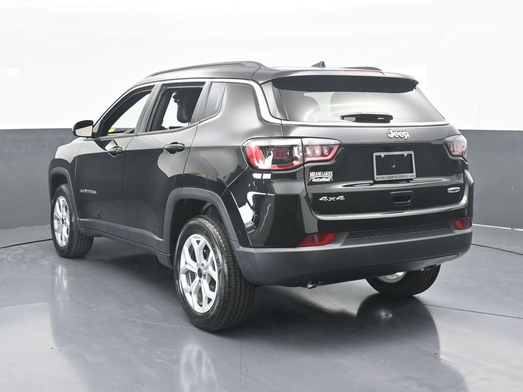 2026 Jeep Compass Latitude photo 4