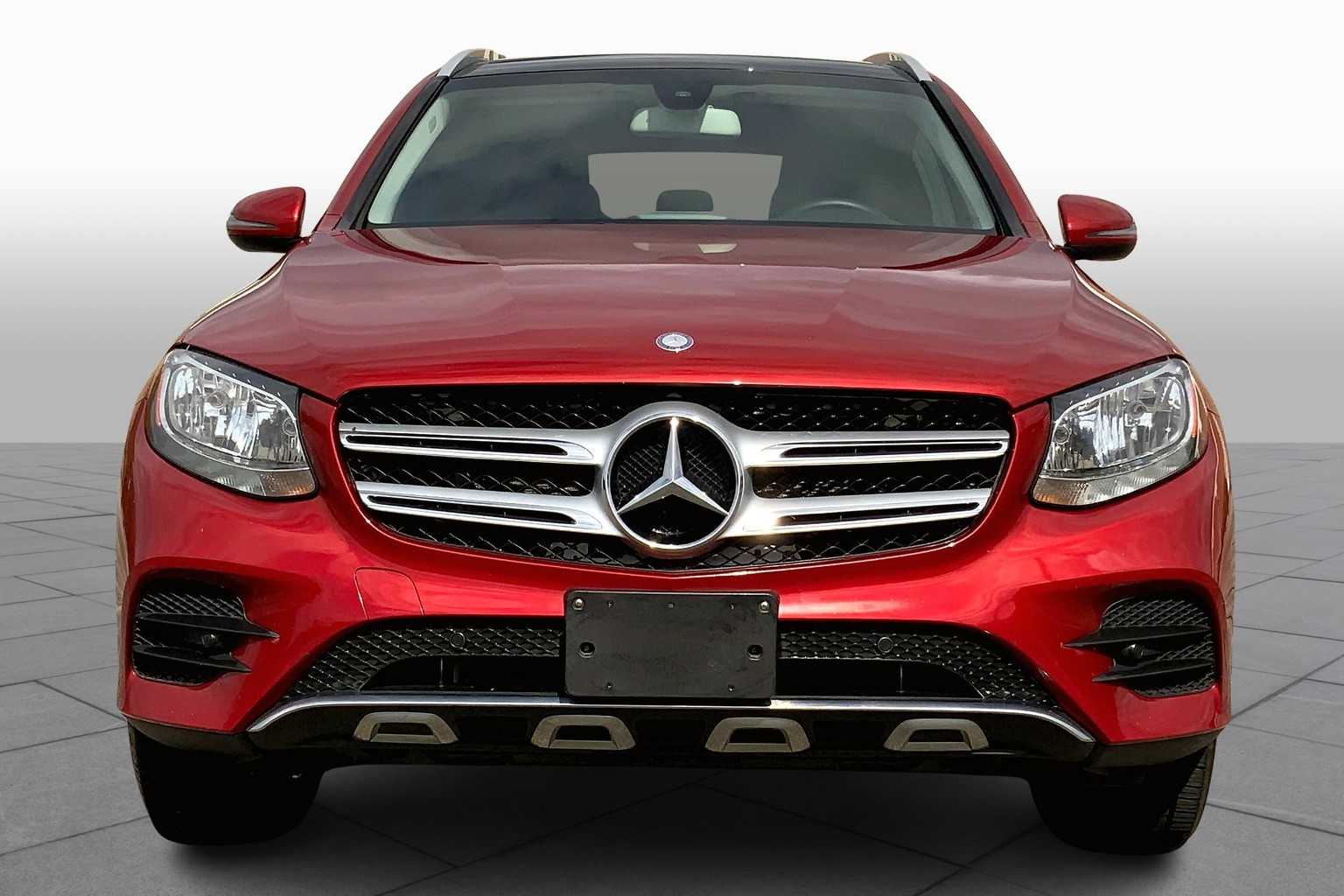 2016 Mercedes Benz GLC 300 4MATIC photo 3