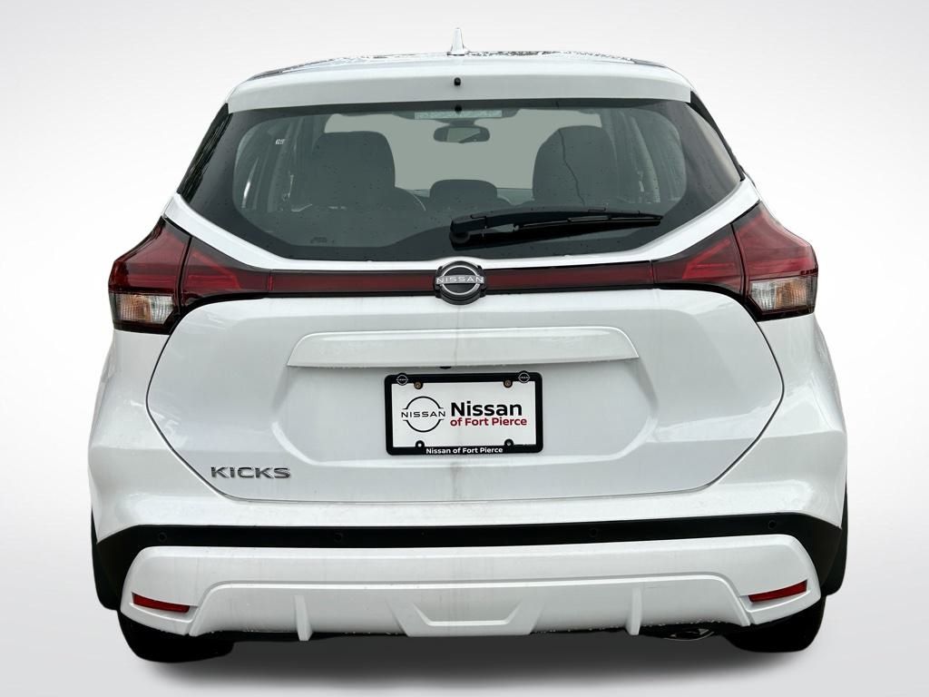 2024 Nissan Kicks S photo 6