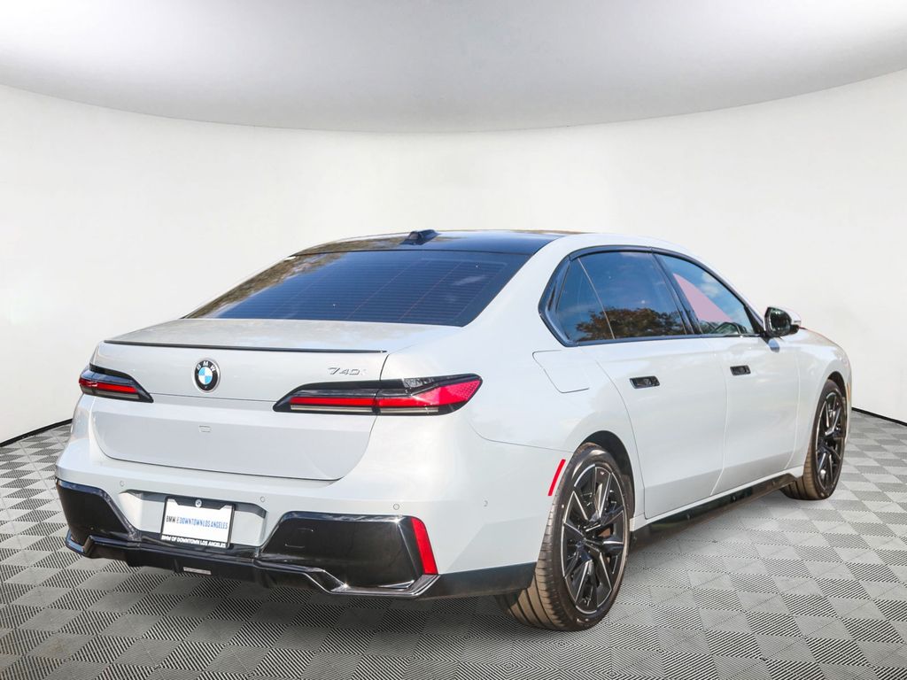 2023 Bmw 740i photo 3