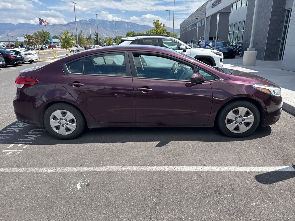 2017 Kia Forte LX Base photo 4