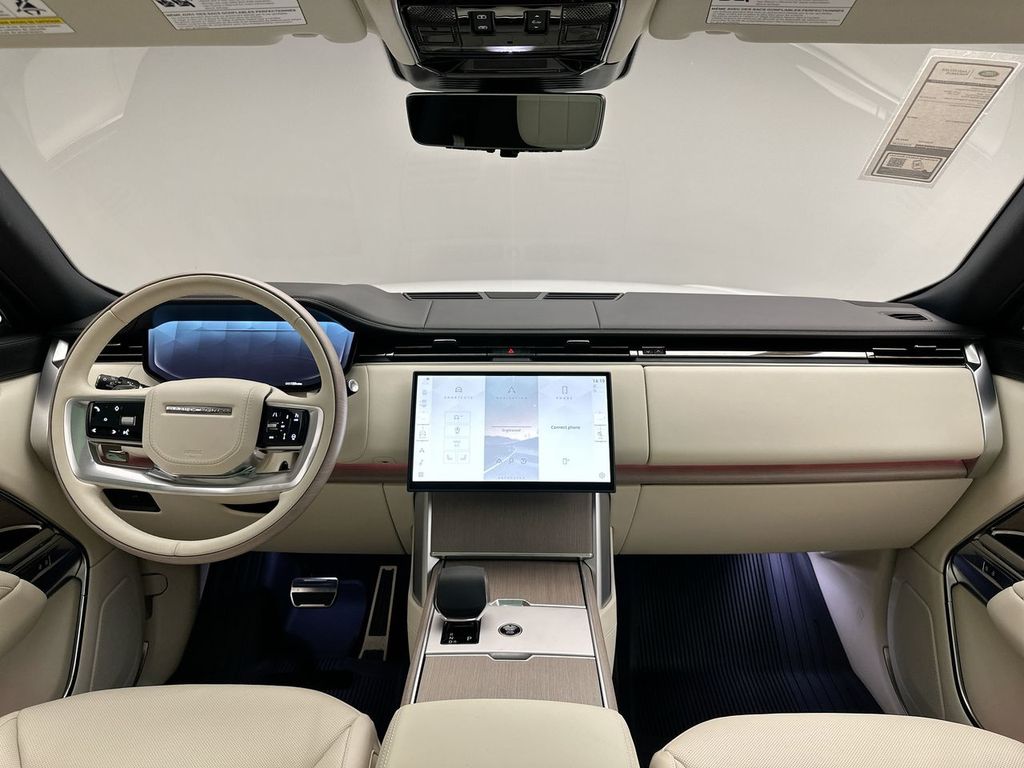 2025 Land Rover Range Rover SE photo 6