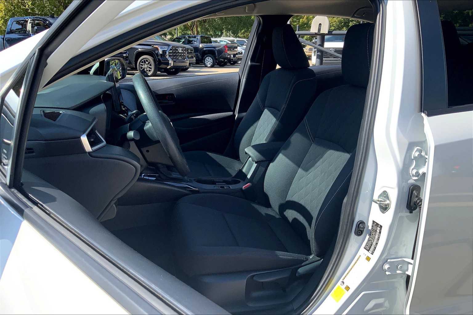 2024 Toyota Corolla Hybrid LE photo 7