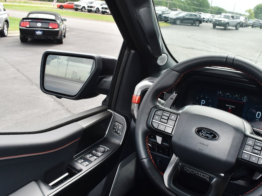 2025 Ford F-150 Raptor photo 17