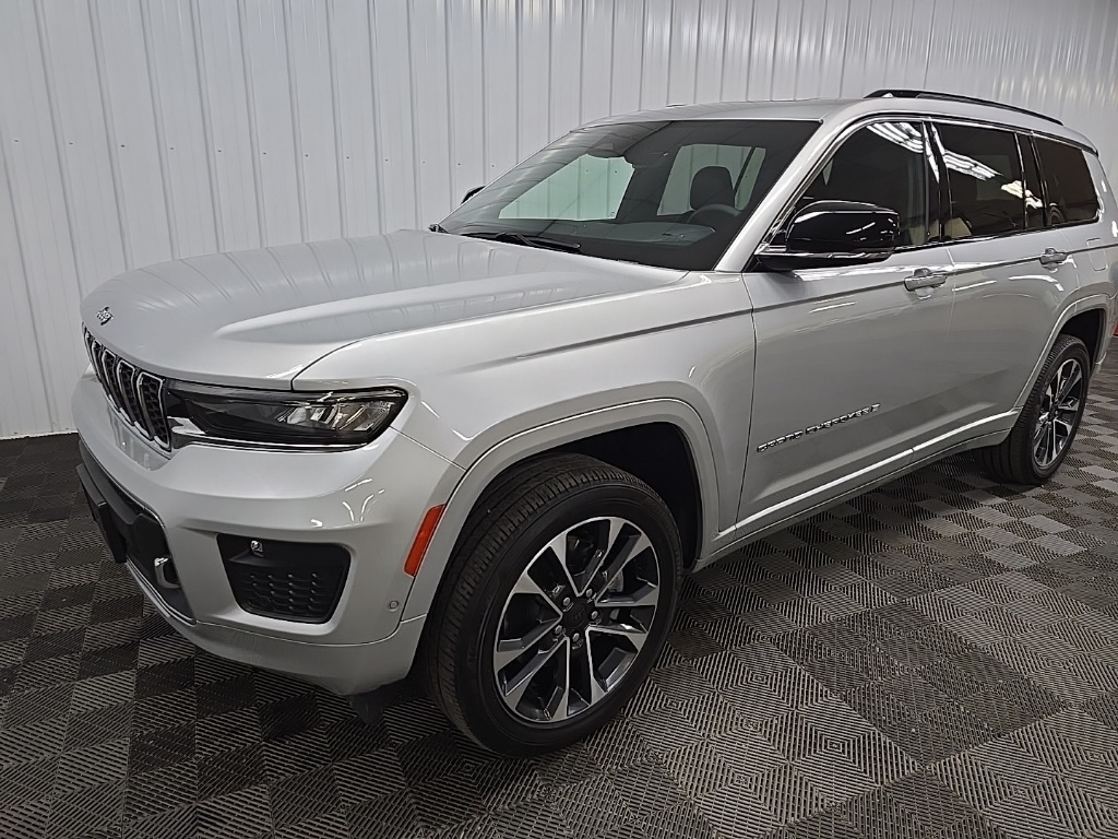 2023 Jeep Grand Cherokee Overland photo 8