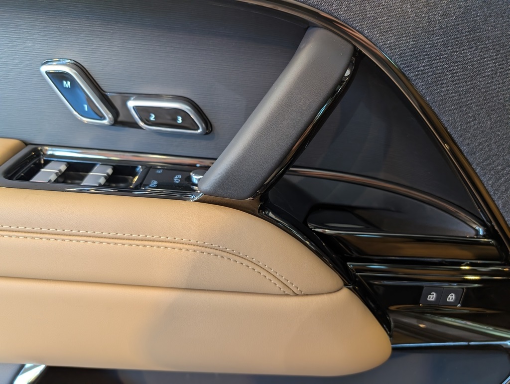 2025 Land Rover Range Rover Sport SE photo 7