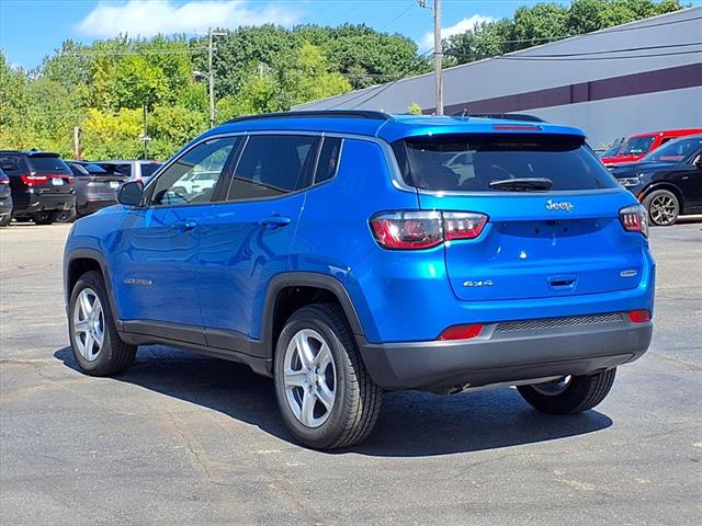 2024 Jeep Compass Latitude photo 2