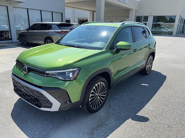 2025 Volkswagen Taos SE photo 3