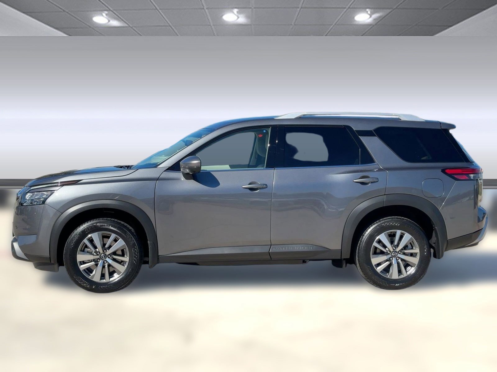 2025 Nissan Pathfinder SL photo 2