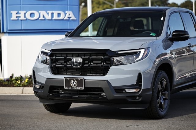 2026 Honda Ridgeline Black Edition photo 2