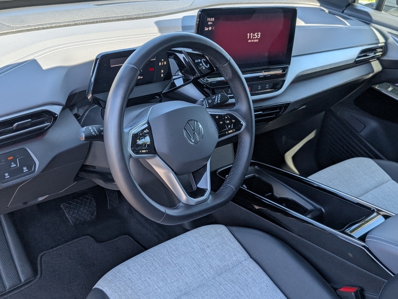 2023 Volkswagen ID.4 Pro photo 17