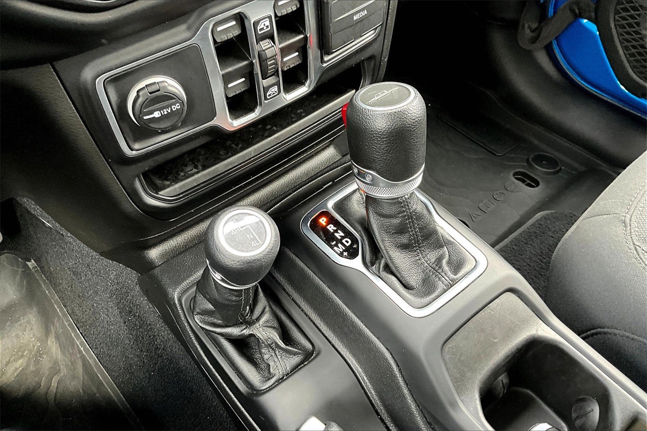 2023 Jeep Gladiator Willys photo 28
