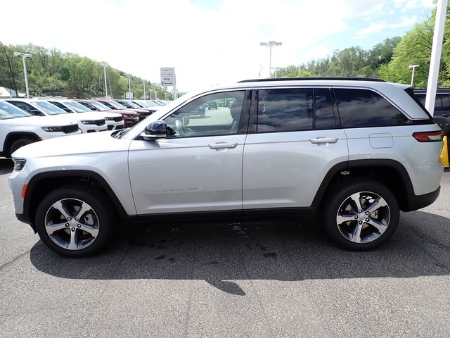 2025 Jeep Grand Cherokee Limited photo 2