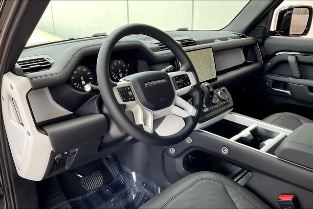 2025 Land Rover Defender 110 S photo 7