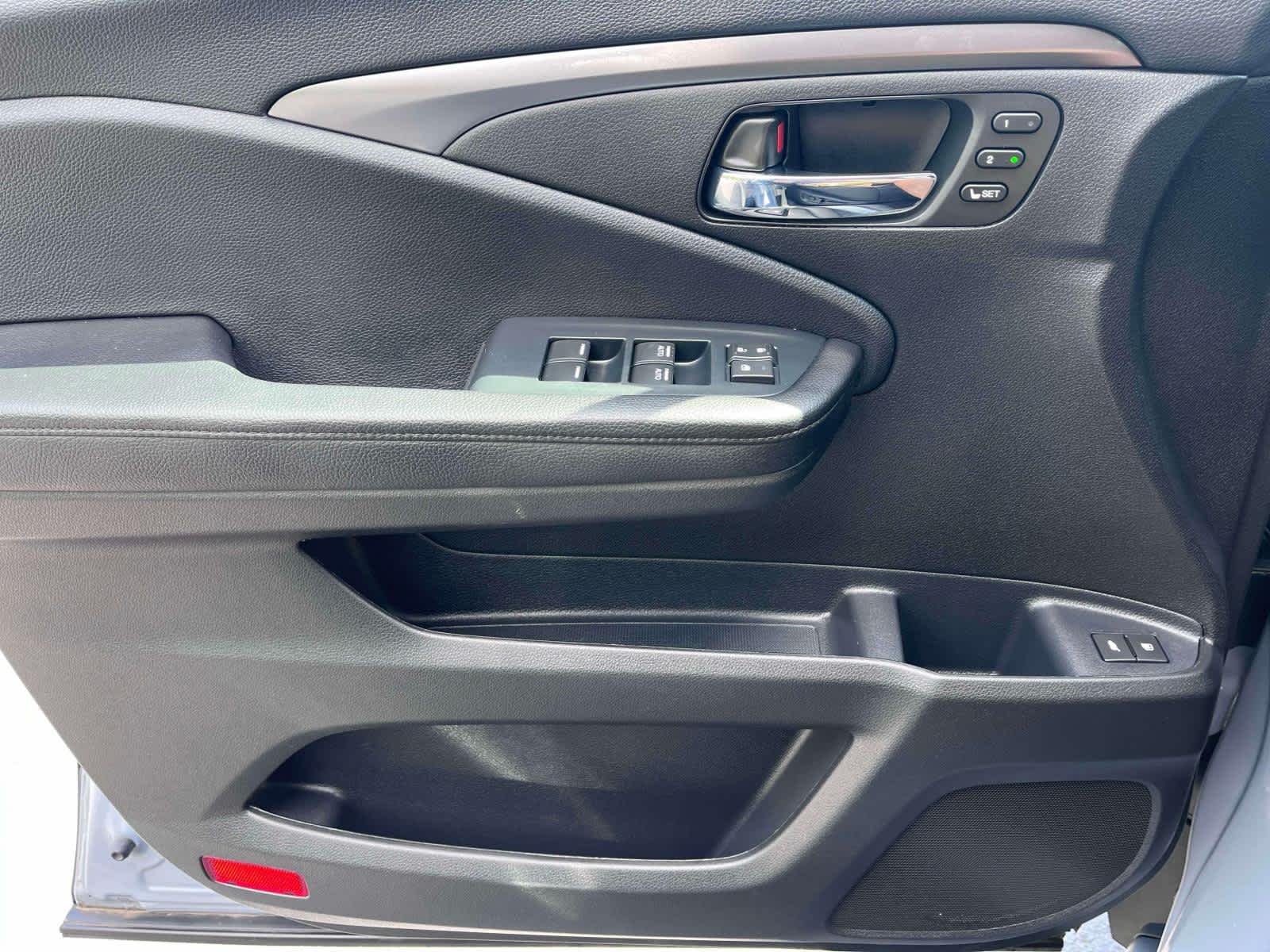 2022 Honda Pilot SE photo 25