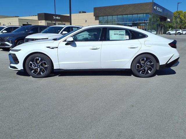 2025 Hyundai Sonata SEL photo 2