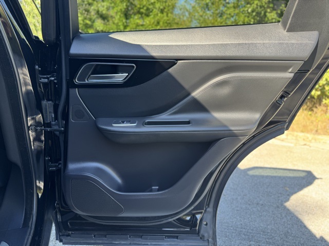 2019 Jaguar F-PACE Premium photo 17