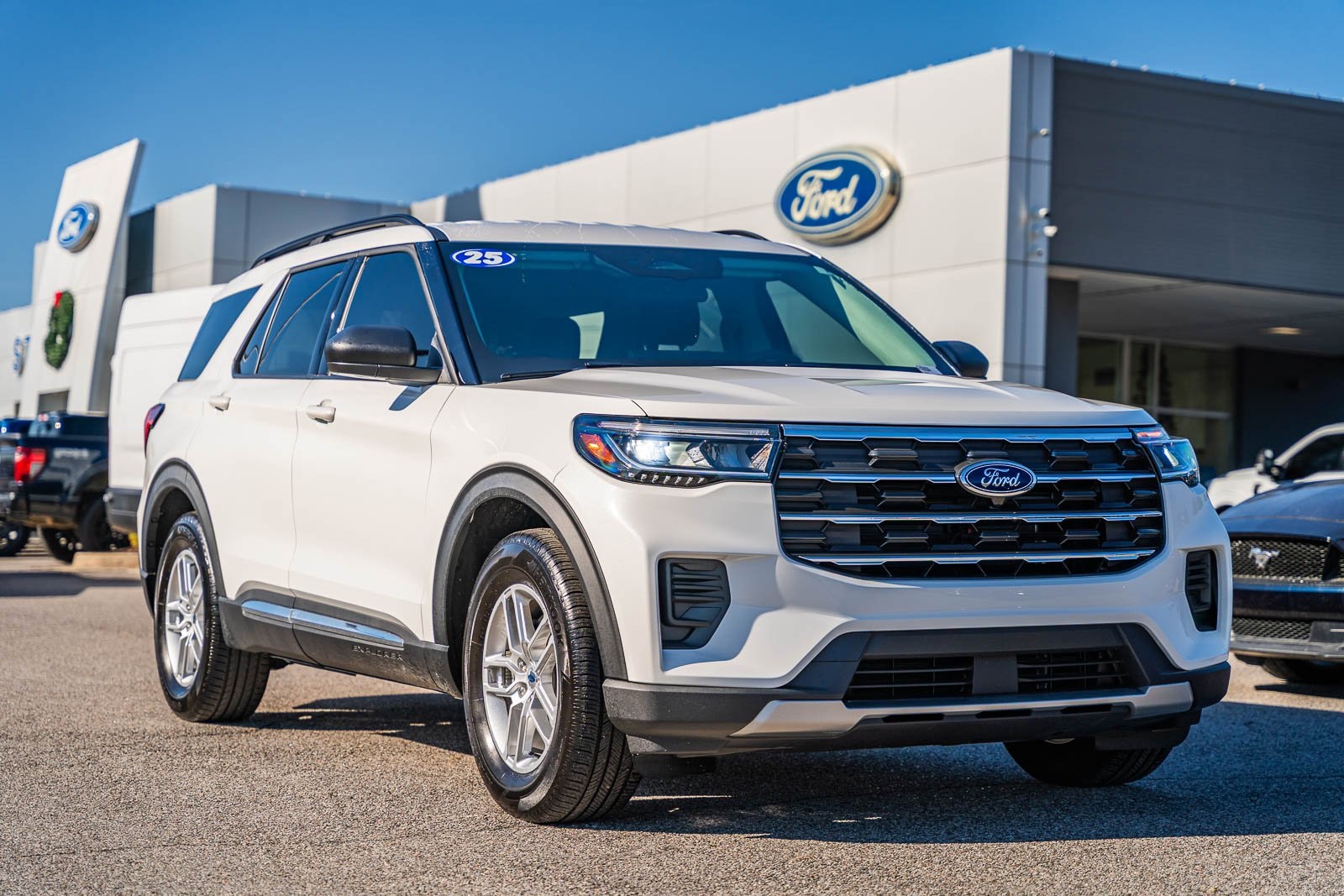 2025 Ford Explorer Active's photo