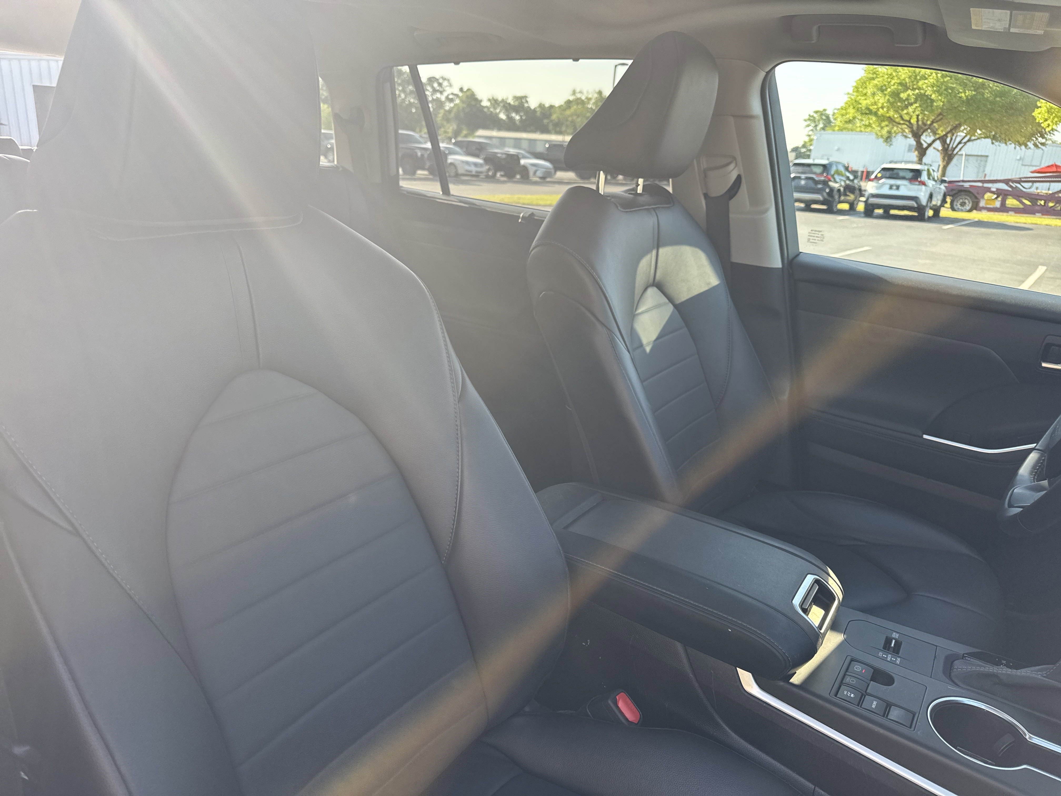 2024 Toyota Highlander XLE photo 27