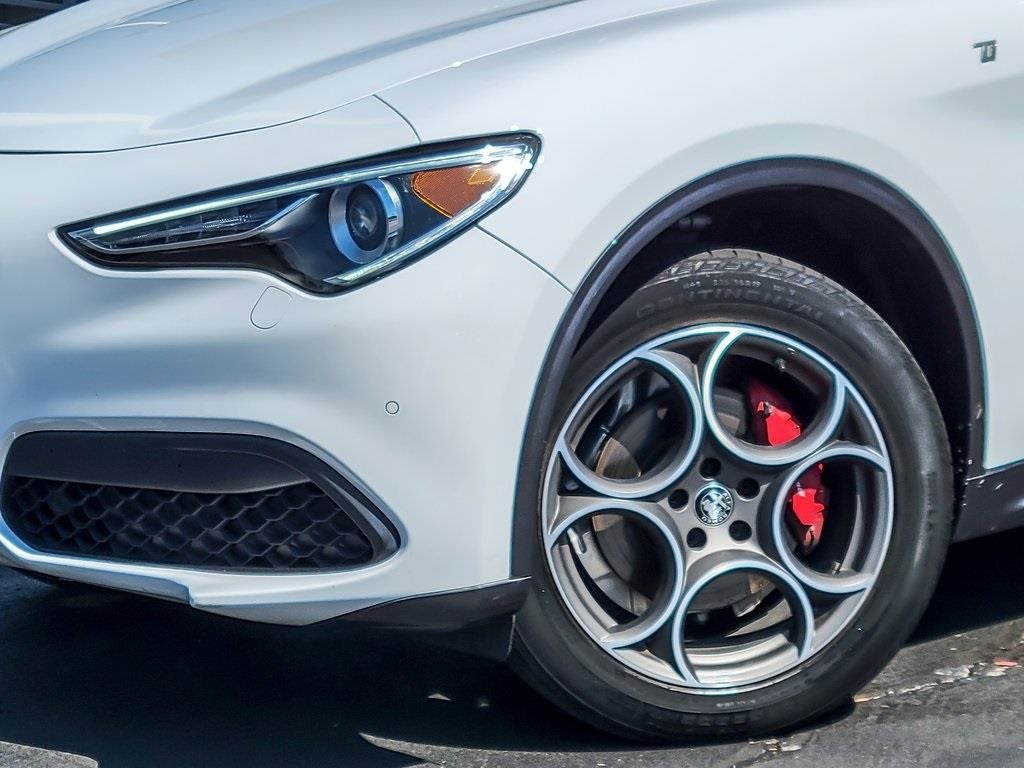 2022 Alfa Romeo Stelvio Ti photo 3