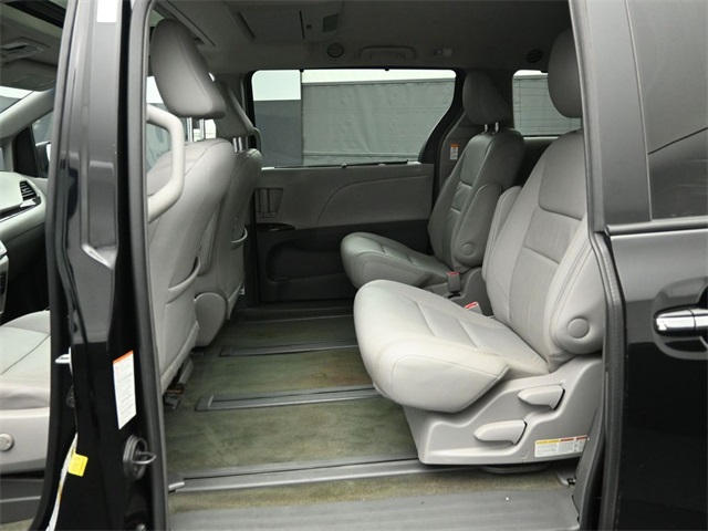 2017 TOYOTA SIENNA - Image 19