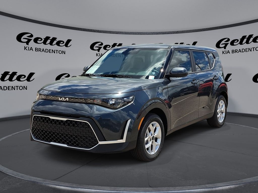 2025 Kia Soul LX's photo