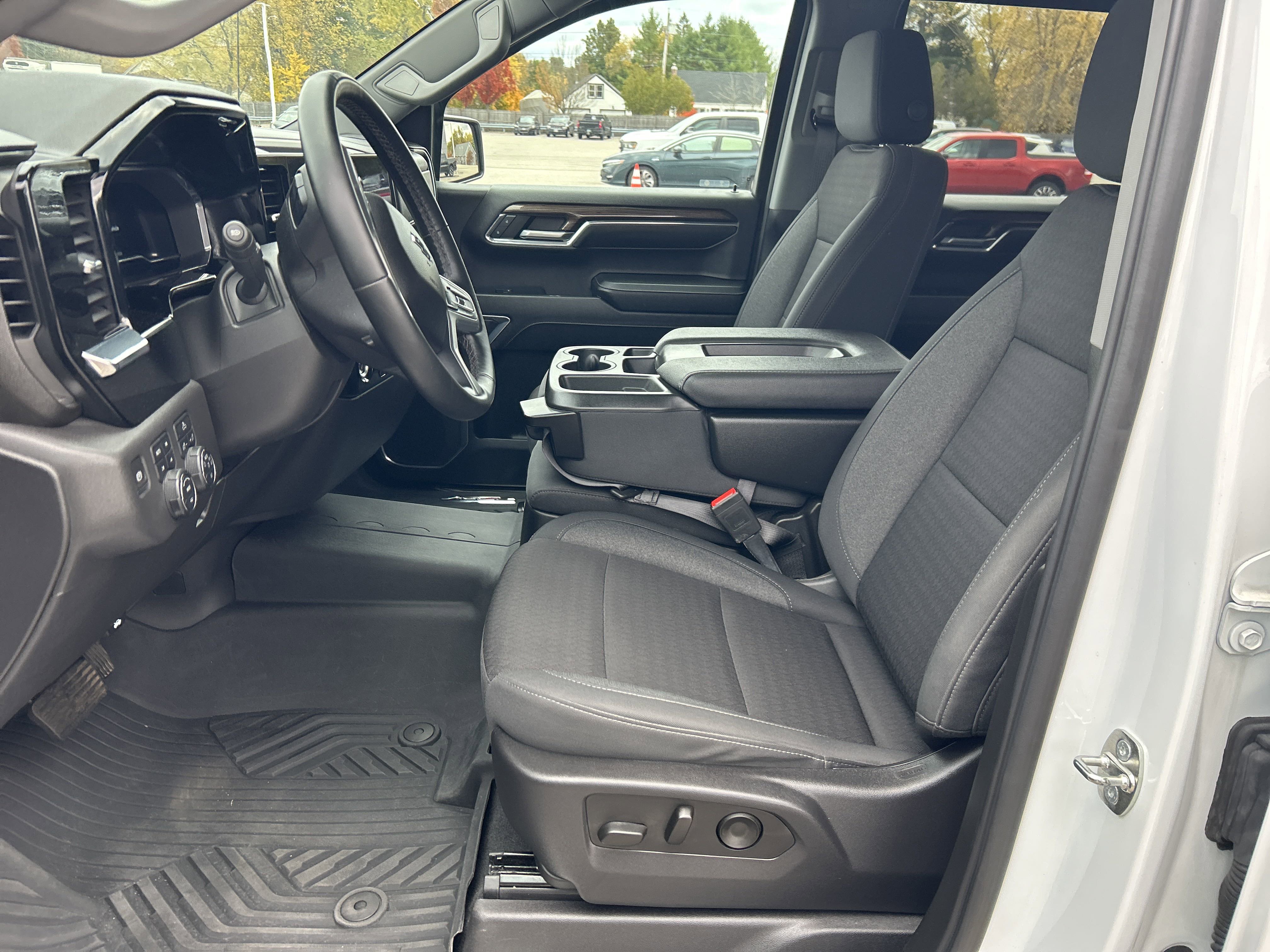 2023 Chevrolet Silverado 1500 RST photo 2