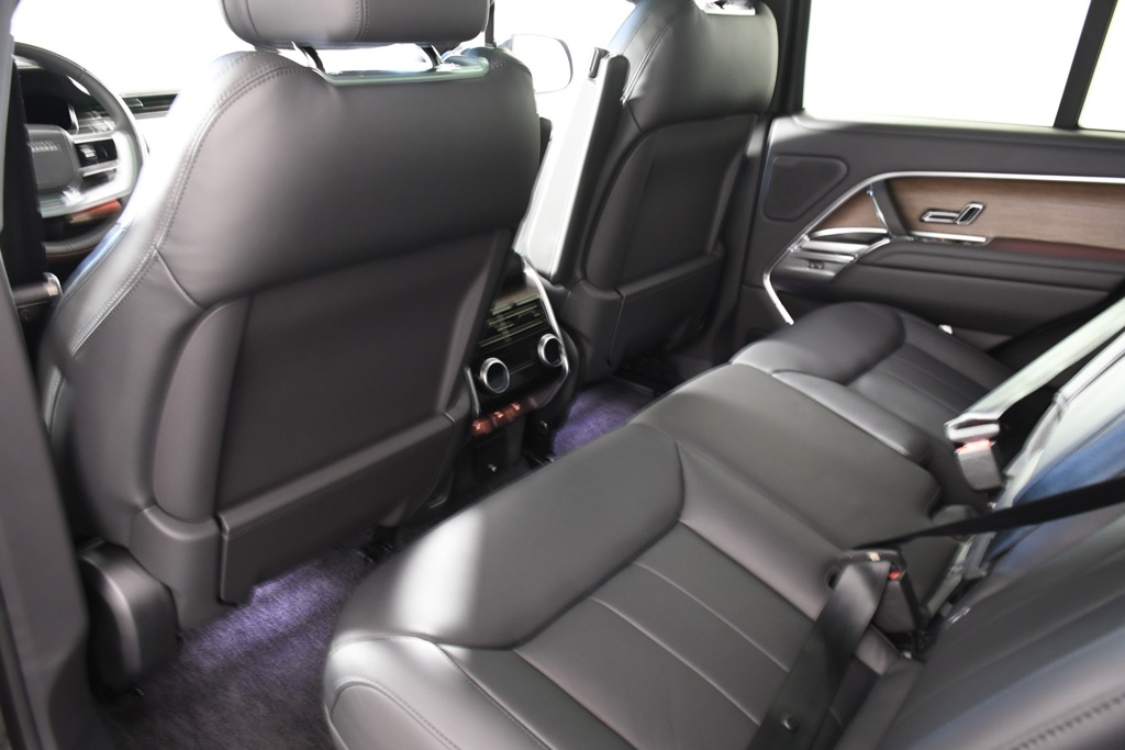 2025 Land Rover Range Rover SE photo 25